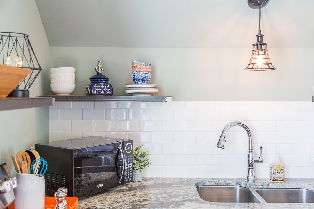 Carlton Landing! A beautiful apartment on Redbud Park