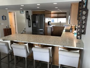 Microwave, oven, stovetop, dishwasher - Beautifully remodeled  “Over the water” Townhouse suite! (Berry Islands)