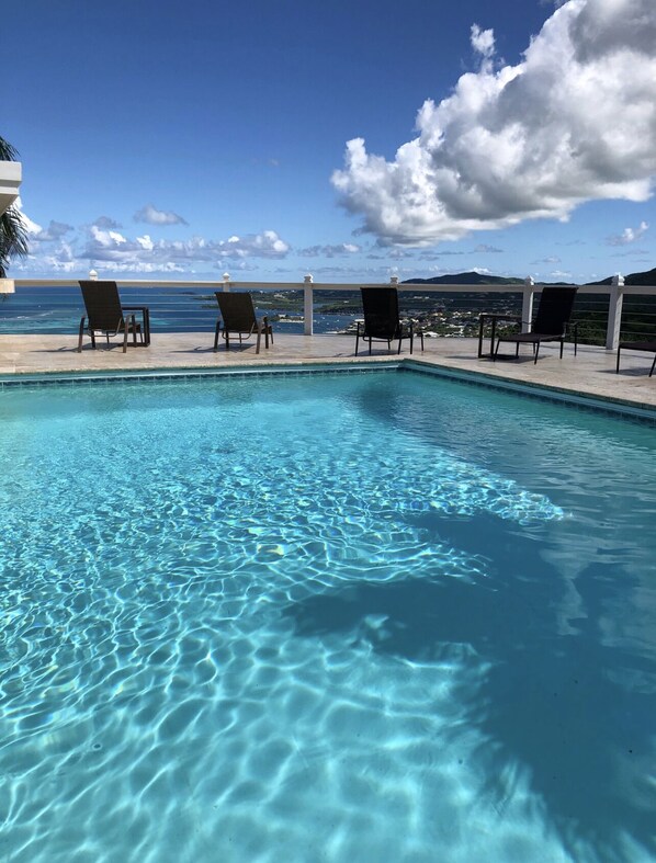 حمّام سباحة خارجي