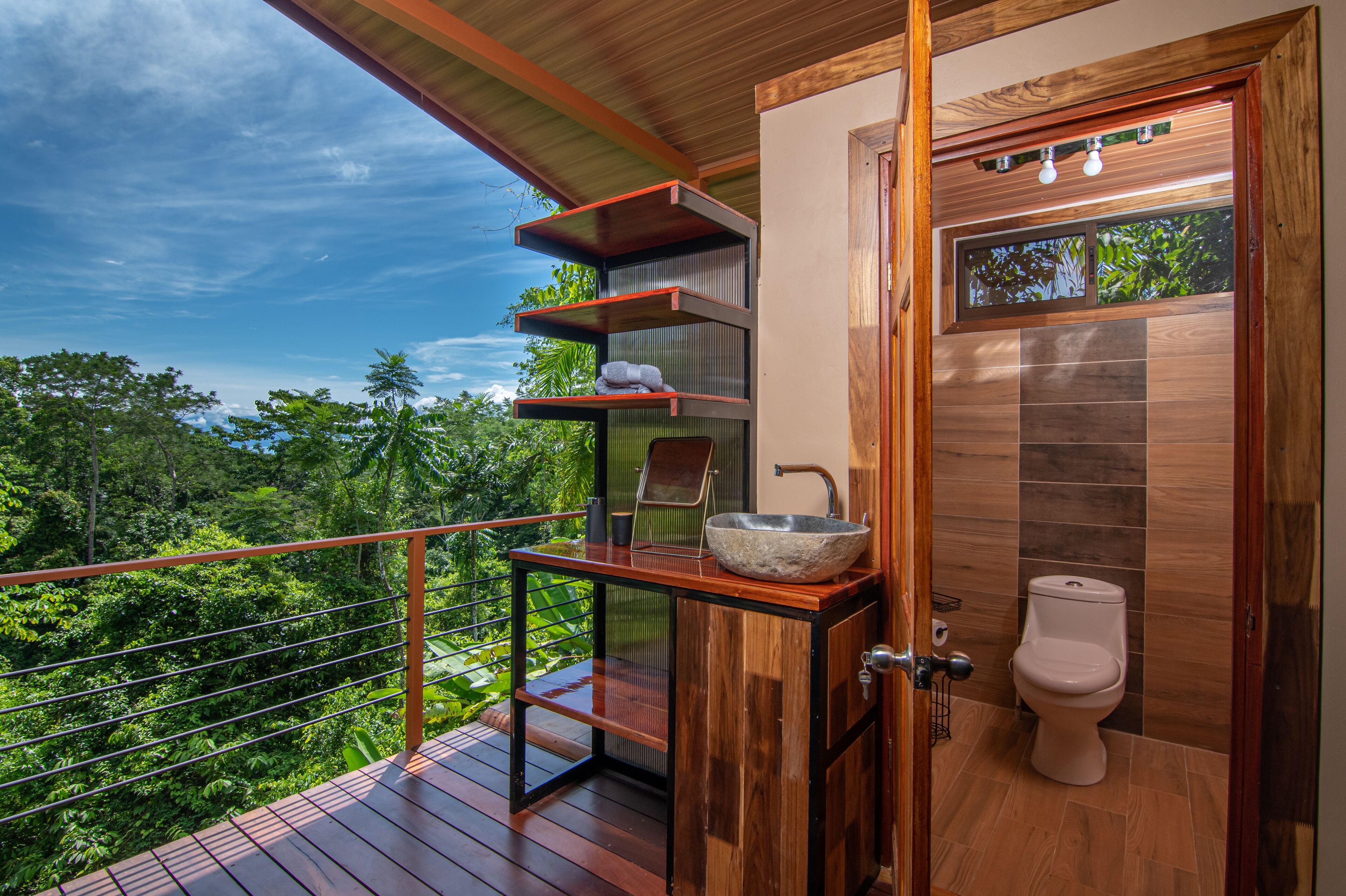 Cabaña Deluxe, 1 habitación | Baño | Toallas, jabón, shampoo, papel de baño 