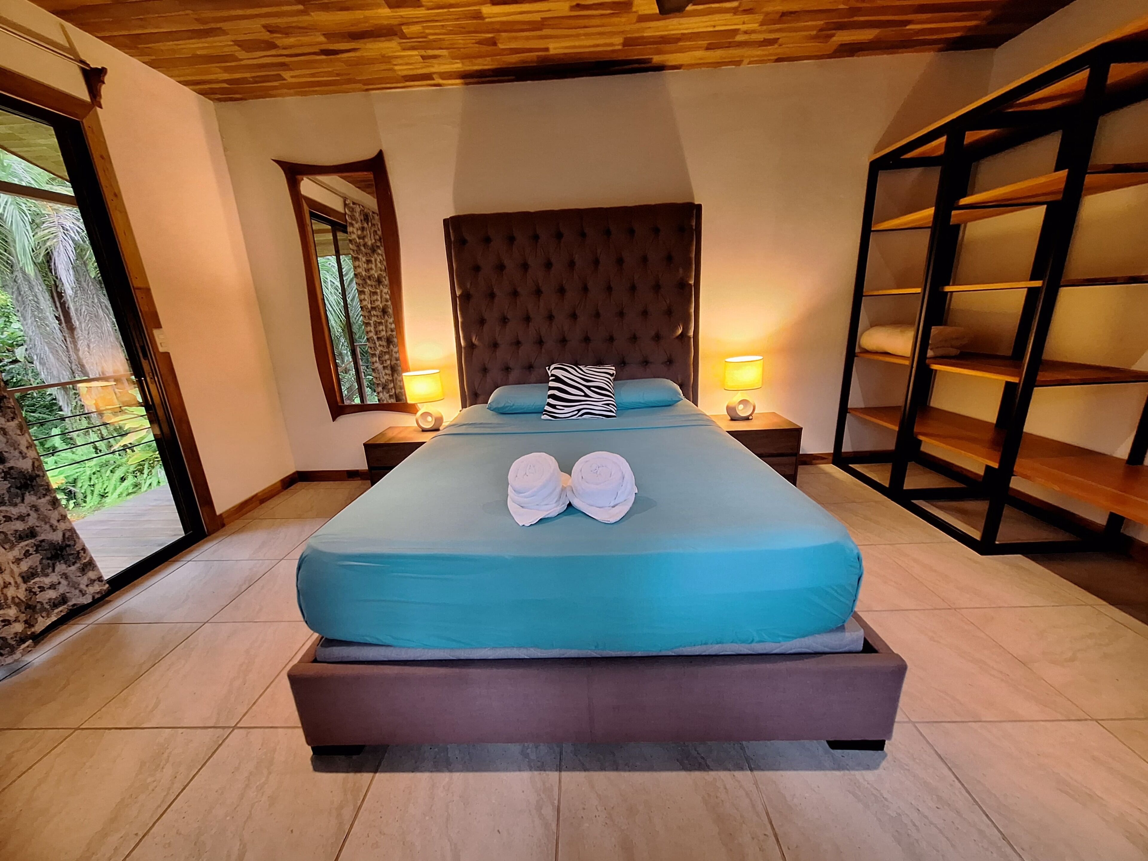 Vila tradicional, 2 quartos, vista para o jardim | Wi-Fi de cortesia, roupa de cama