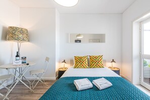 Iron/ironing board, internet, bed sheets - GuestReady - Blue Stripes (Porto)