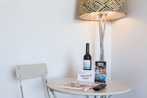 Interior - GuestReady - Blue Stripes (Porto)