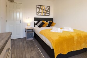 House | 4 bedrooms, individually furnished, laptop workspace, blackout curtains - Chadburn House by Your Lettings UK (Peterborough)