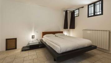 2 Schlafzimmer, Schreibtisch, Bügeleisen/Bügelbrett, WLAN