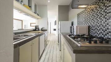 Fridge, microwave, oven, stovetop