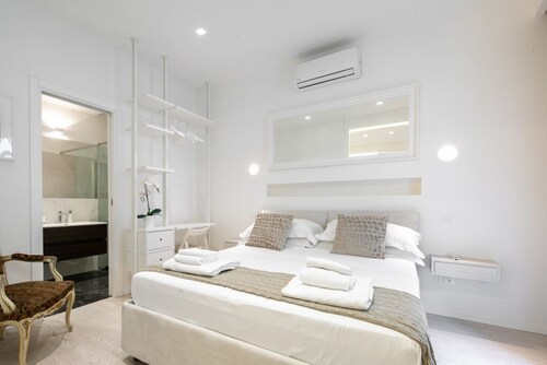 Suite Jasmine Well designed apartment near Ponte Vecchio by Mmega