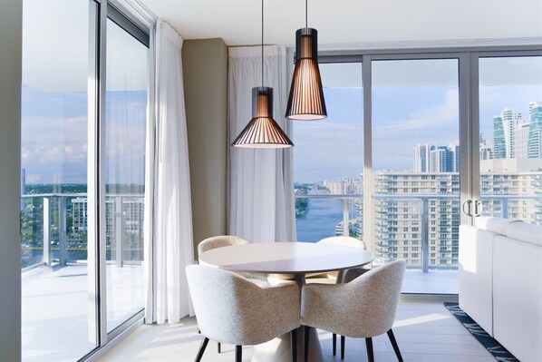 Hus (Hyde Beach House 2002) | Vardagsrum