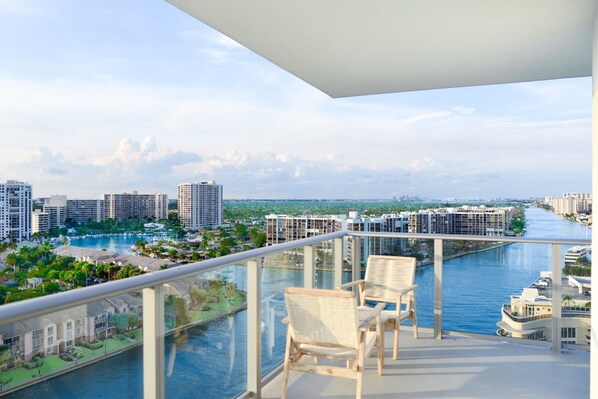 House (Hyde Beach House 2002) | Balcony - Hyde Beach House-2706 (Hollywood)