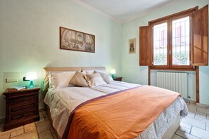 3 chambres, fer et planche à repasser, Wi-Fi, draps fournis