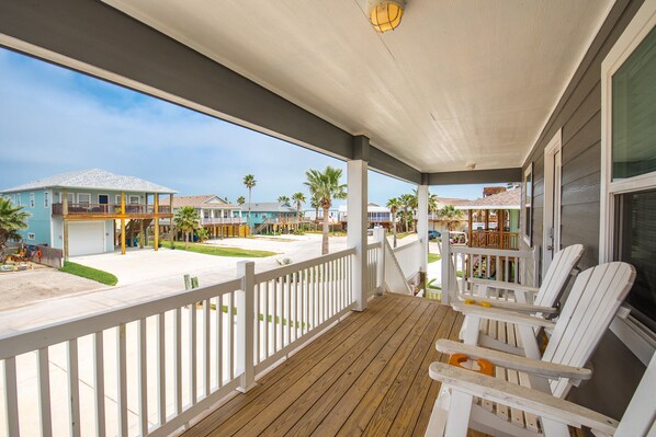 Terrace/patio - Latitude Adjustment | Poolside Paradise (Port Aransas)