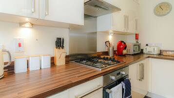 House | Private kitchen | Full-size fridge, microwave, oven, stovetop