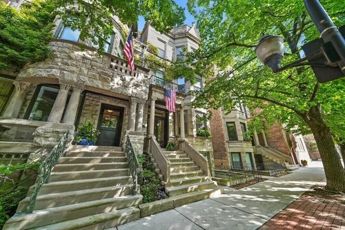 1F Chicago's Little italy Graystone nearDowntown