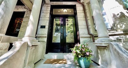 1F Chicago's Little italy Graystone nearDowntown