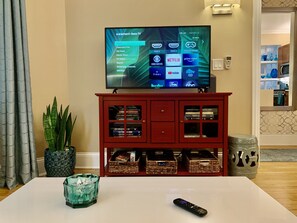 3 habitaciones, tabla de planchar con plancha y cuna de viaje