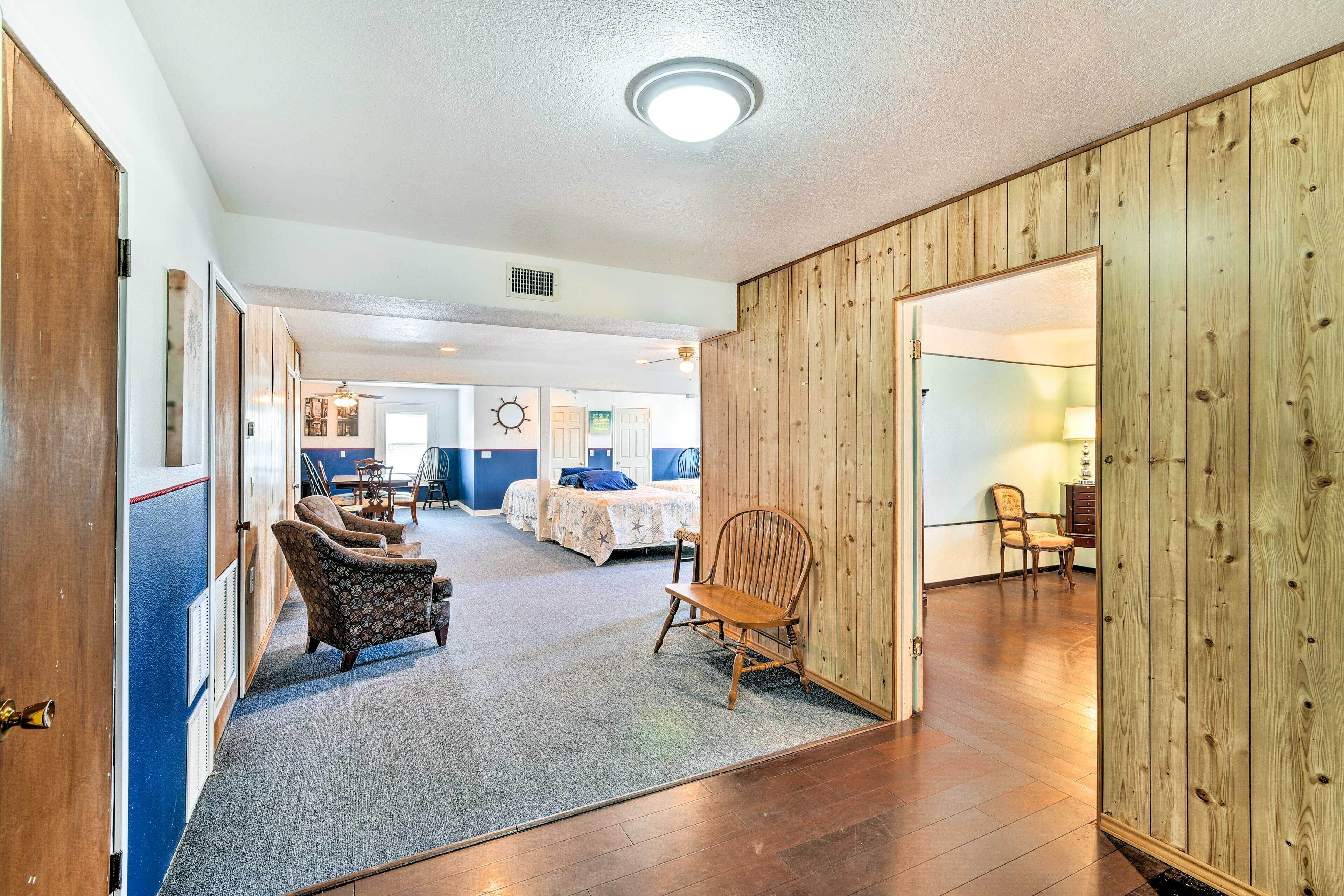 Relaxing Surfside Bunkhouse - Walk to the Beach!