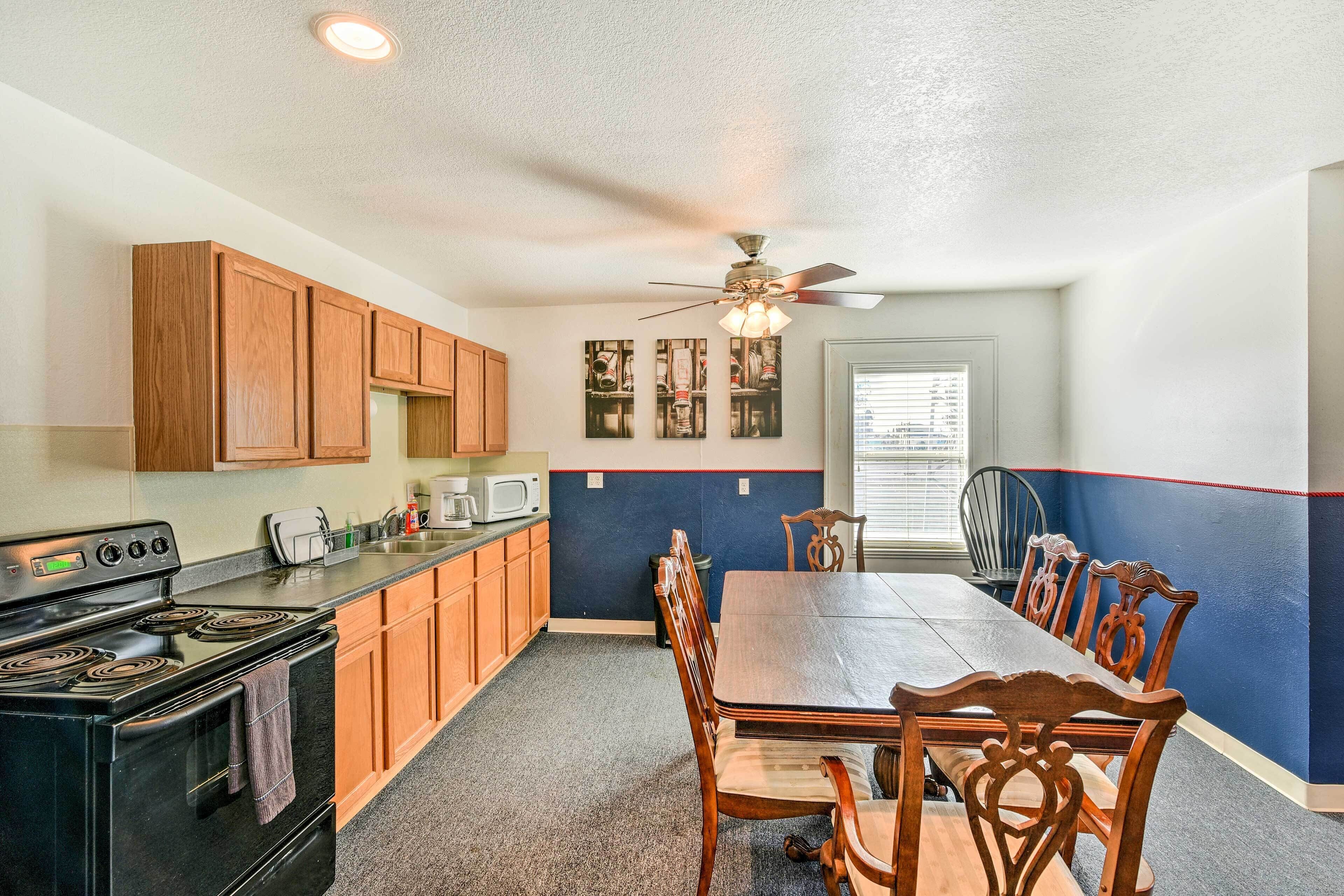 Relaxing Surfside Bunkhouse - Walk to the Beach!