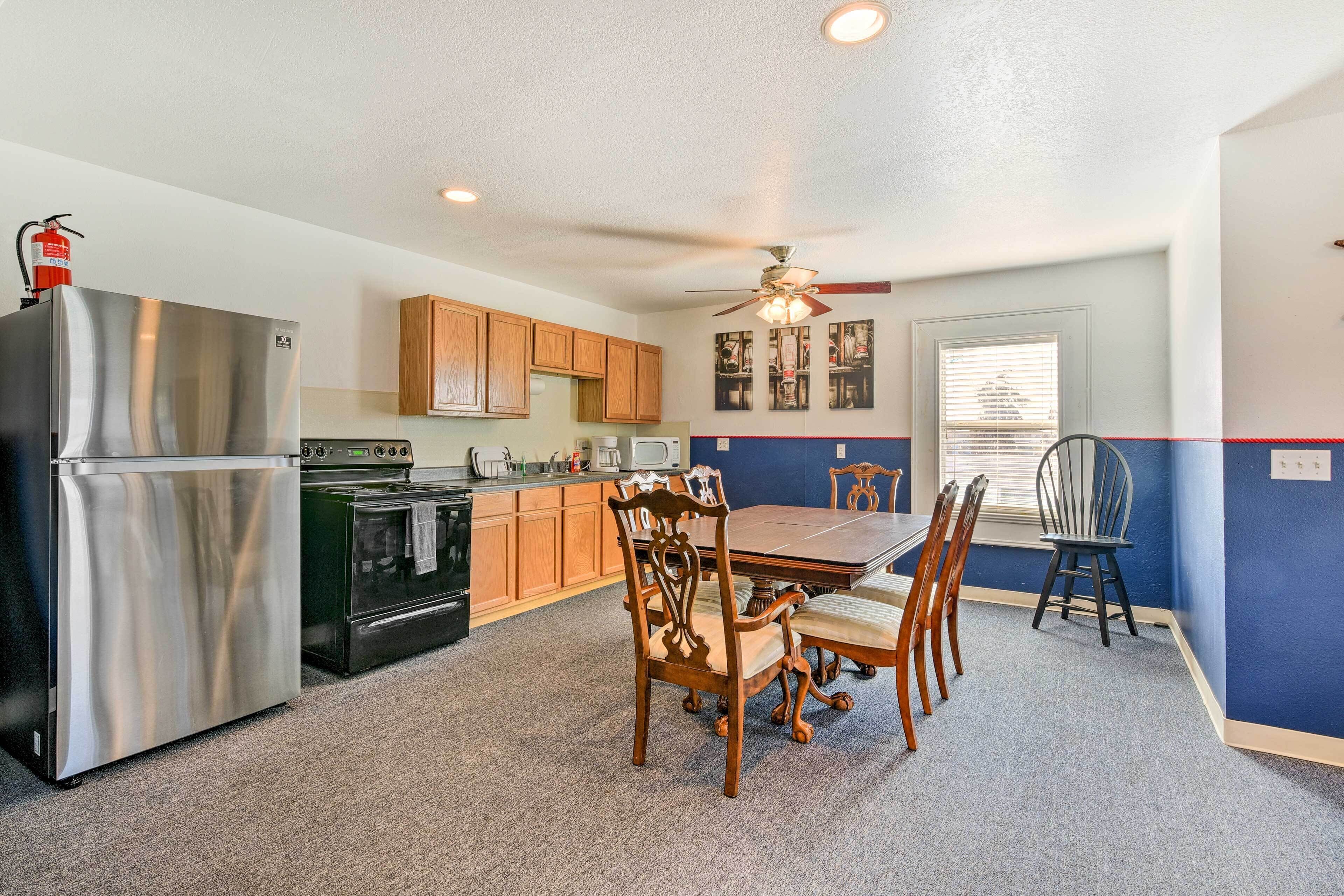 Relaxing Surfside Bunkhouse - Walk to the Beach!