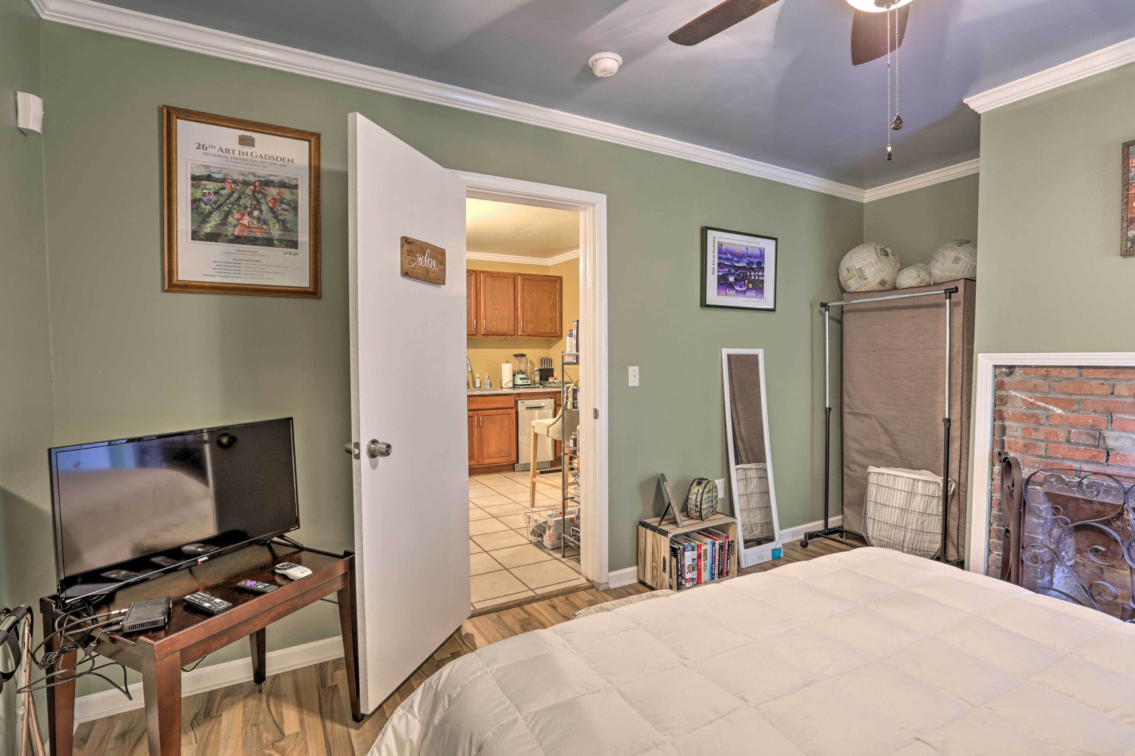 Renovated Home w/ Screened-In Patio on Hwy 90!