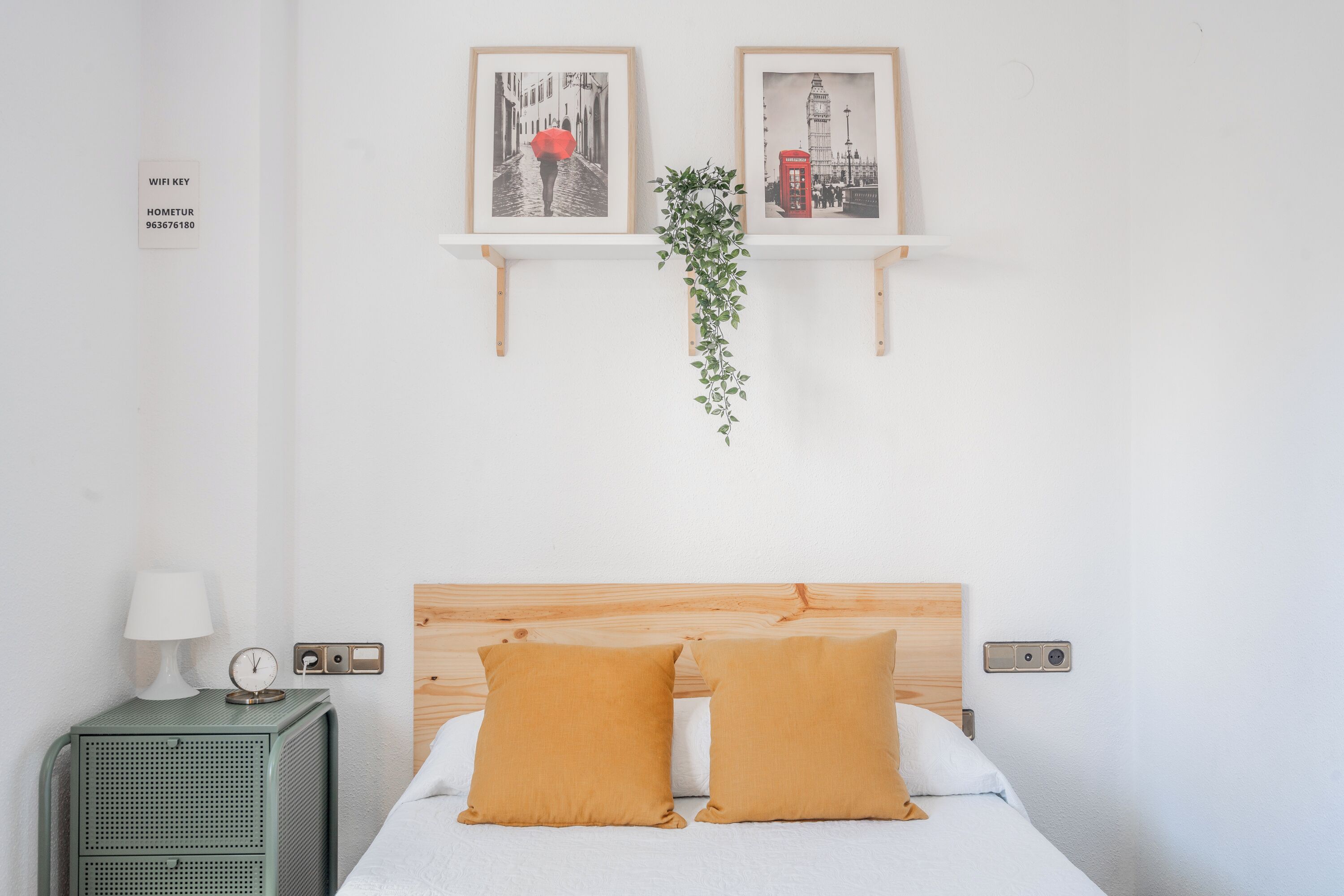 3 slaapkamers, een strijkplank/strijkijzer, gratis wifi, beddengoed