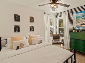 5 bedrooms, desk, iron/ironing board, travel cot