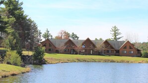Exterior - Jellystone Lodge (Warrens)