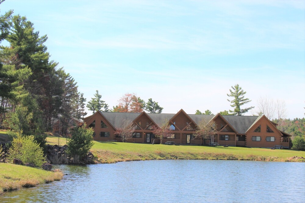 Jellystone Lodge