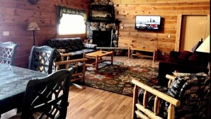 Living area - Jellystone Lodge (Warrens)