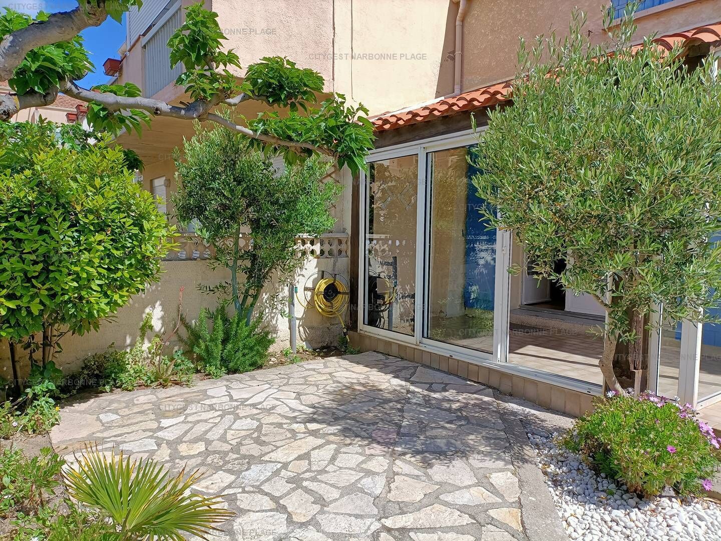 تفاصيل الفندق من الخارج