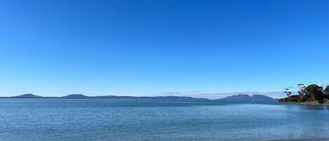 Una spiaggia nelle vicinanze