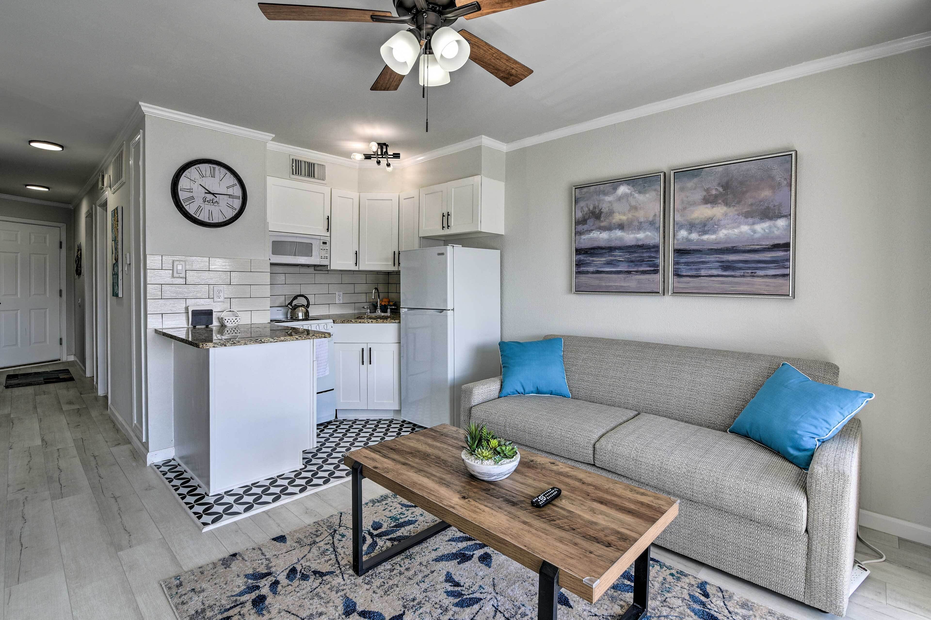 Galveston Getaway Across From 61st St. Pier!