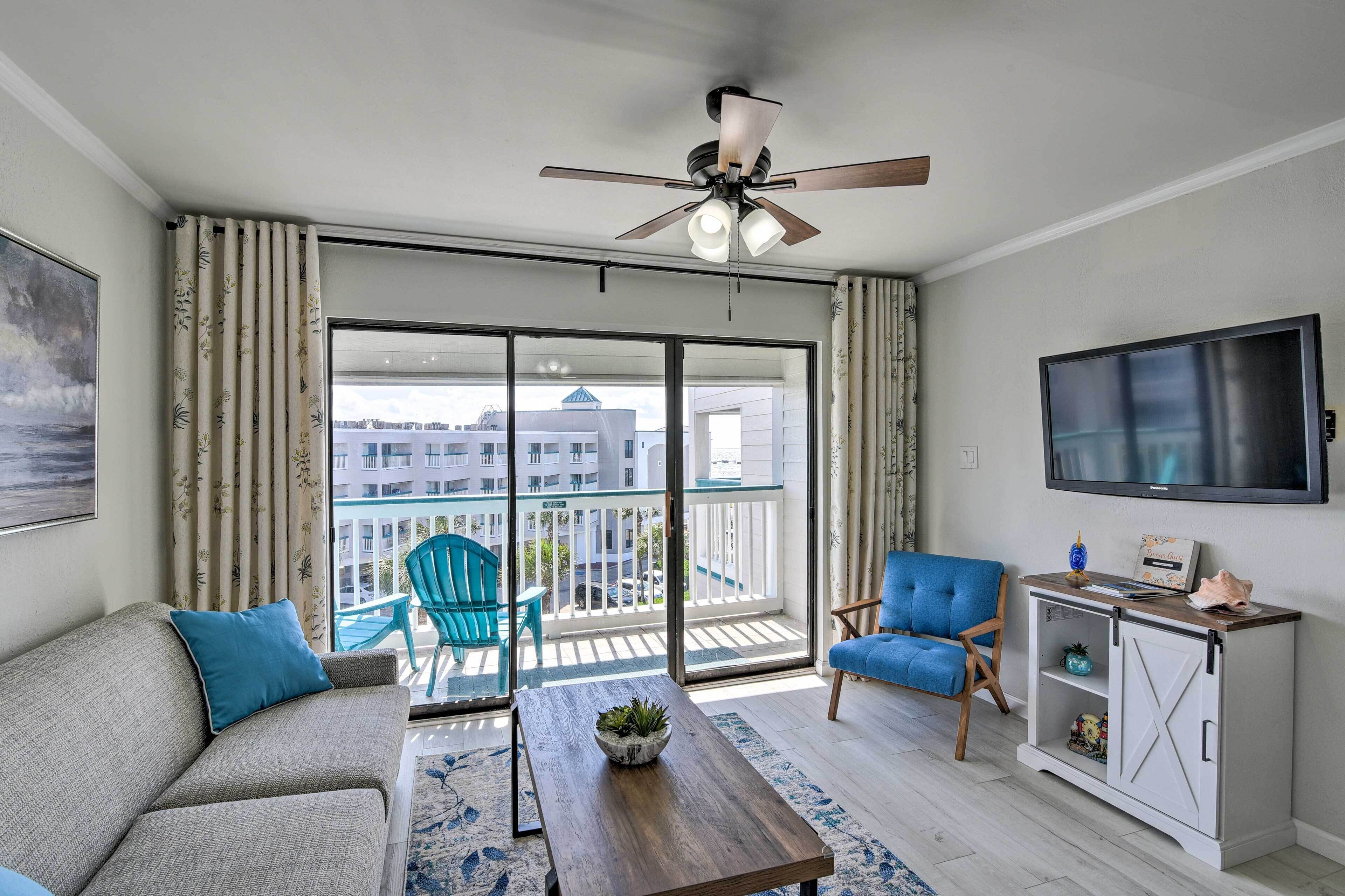 Galveston Getaway Across From 61st St. Pier!