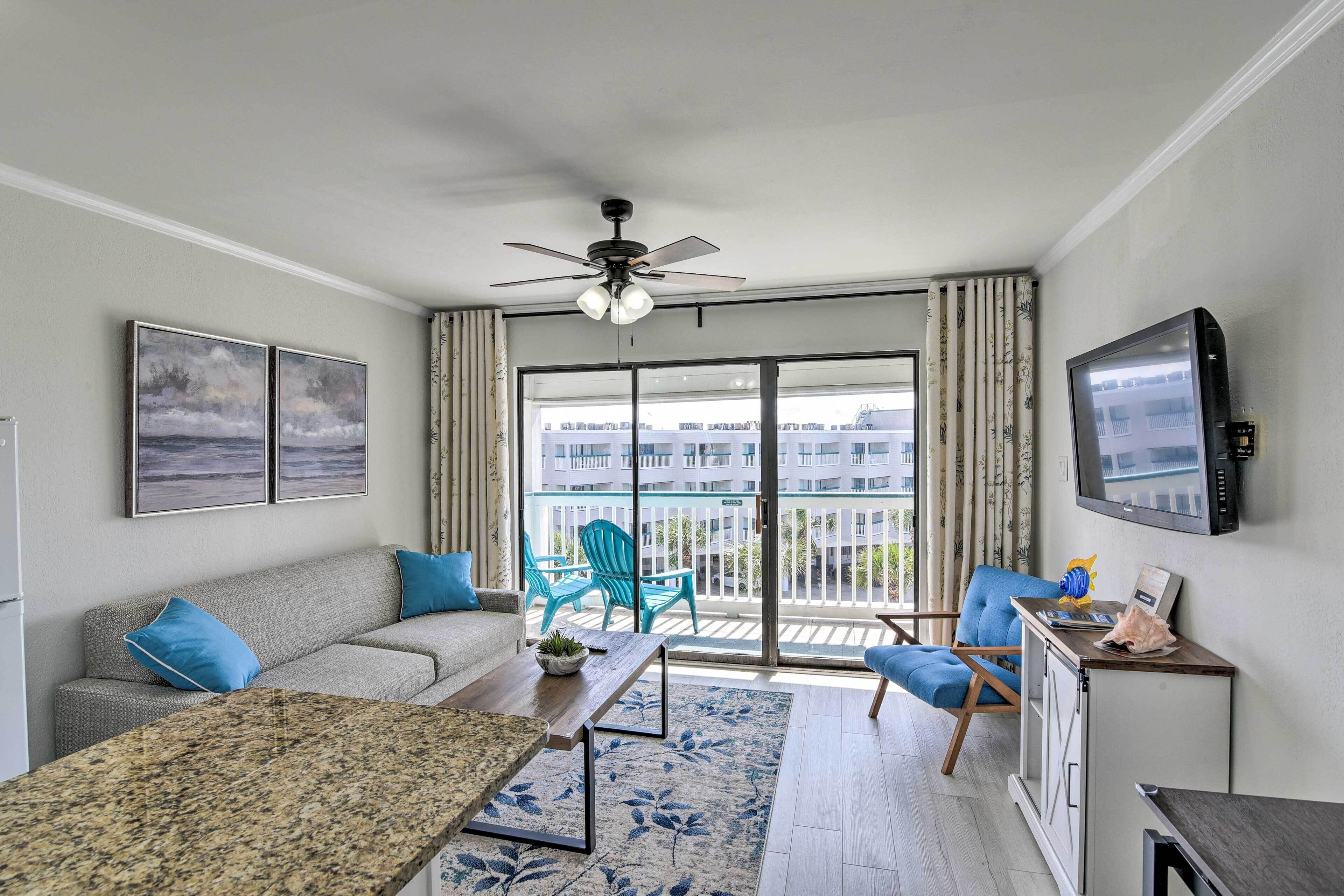 Galveston Getaway Across From 61st St. Pier!