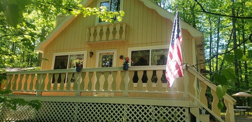 Dragonfly cottage 1/2 mile to Higgins Lake & 6 miles to snow/orv trail systems