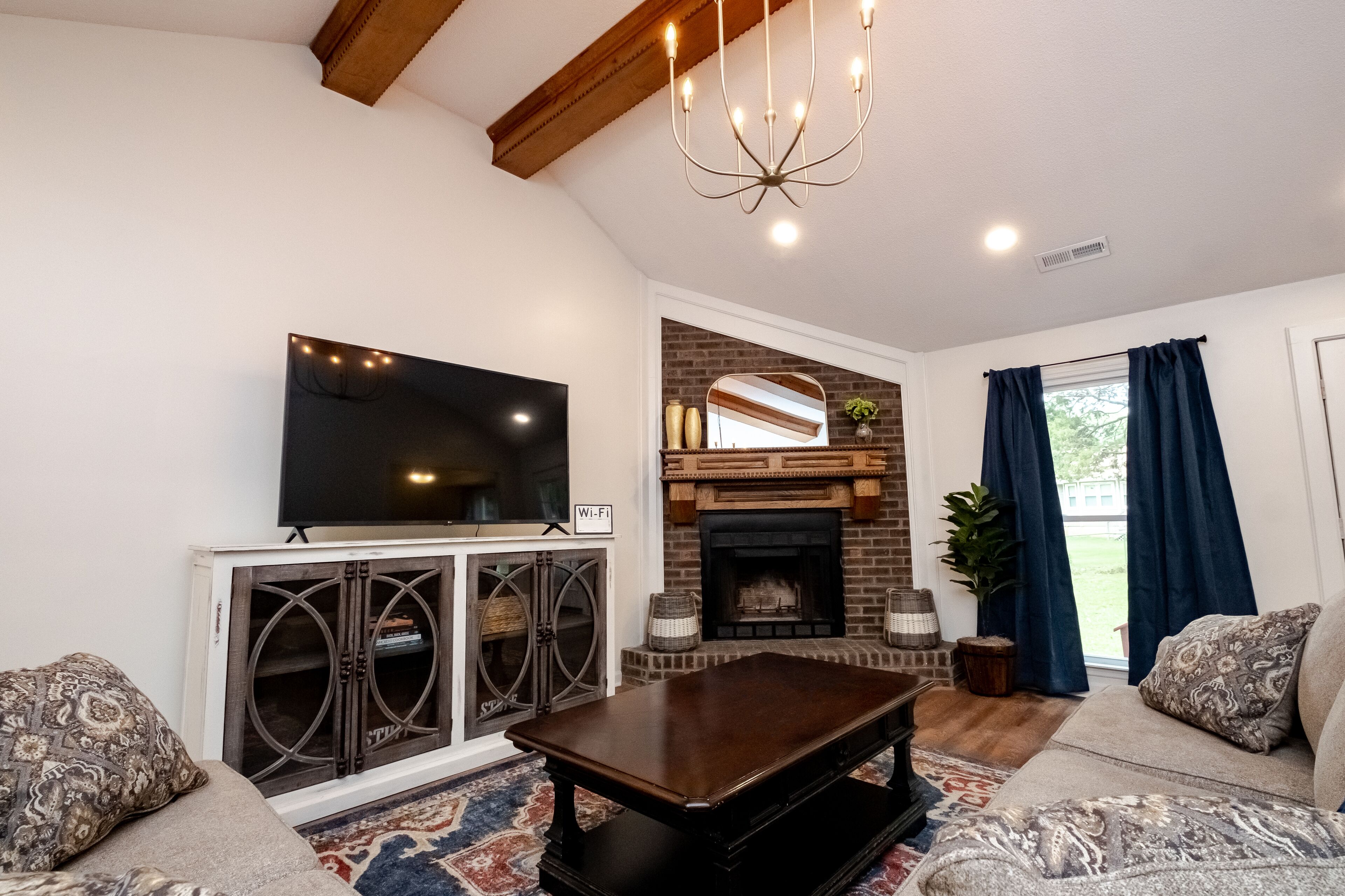 Pets Stay Free! Renovated Ranch in quiet Cut De Sac