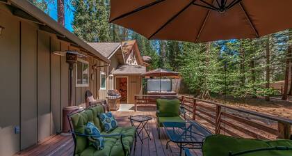 ARNOLD SCHWARTZENCABIN - PET FRIENDLY W/FENCED BACK YARD AND HOT TUB