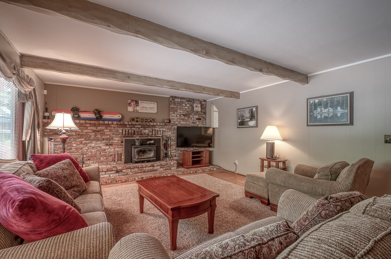 ARNOLD SCHWARTZENCABIN - PET FRIENDLY W/FENCED BACK YARD AND HOT TUB