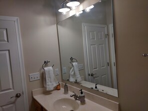 Shower, jetted bath, hair dryer, towels