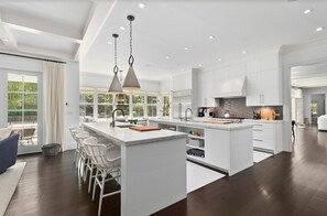 Private kitchen - Luxurious Private Hamptons Retreat! (Amagansett)