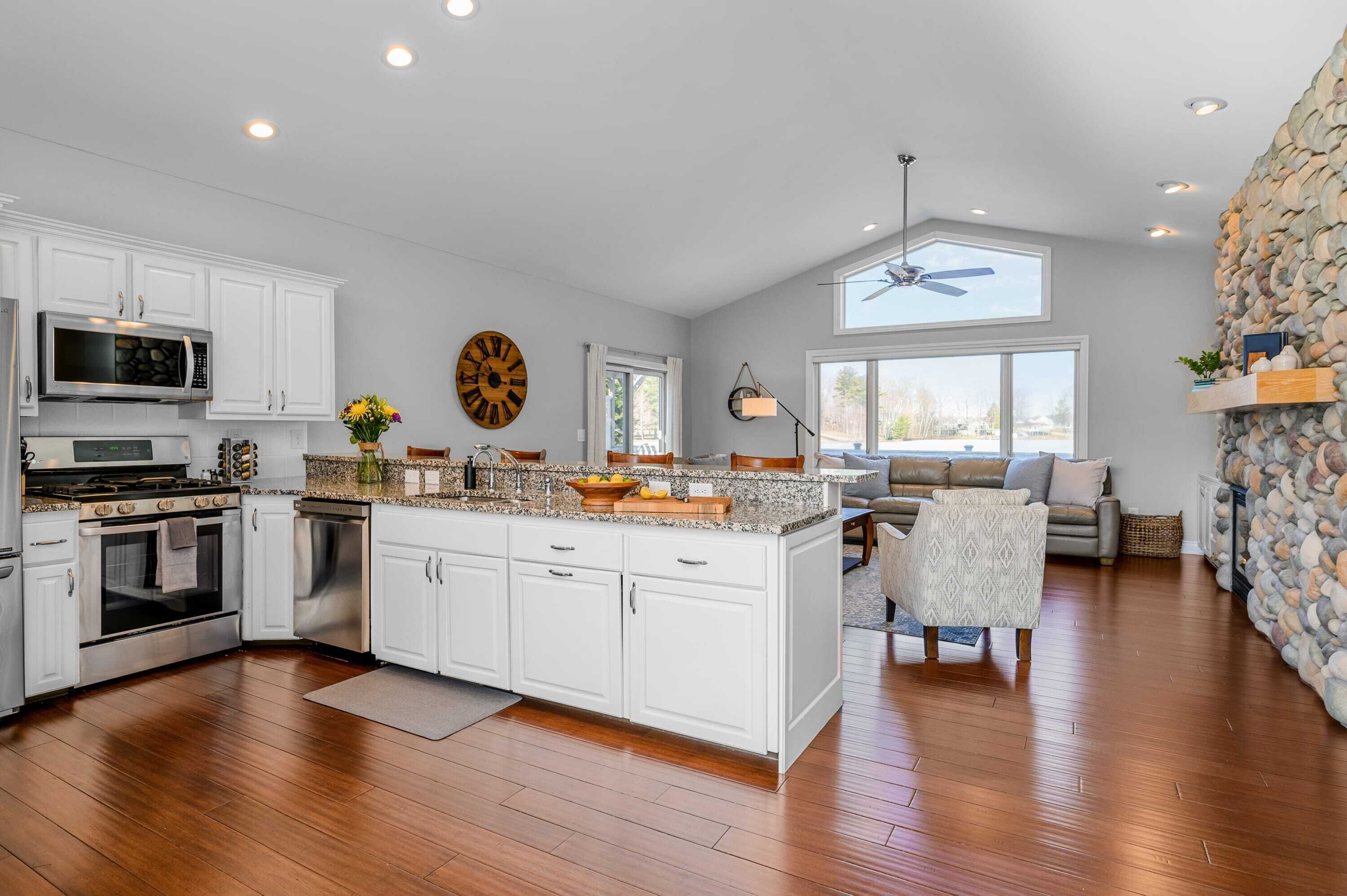 TC Lake Retreat | Sauna | Cozy Fireplace | Kayaks