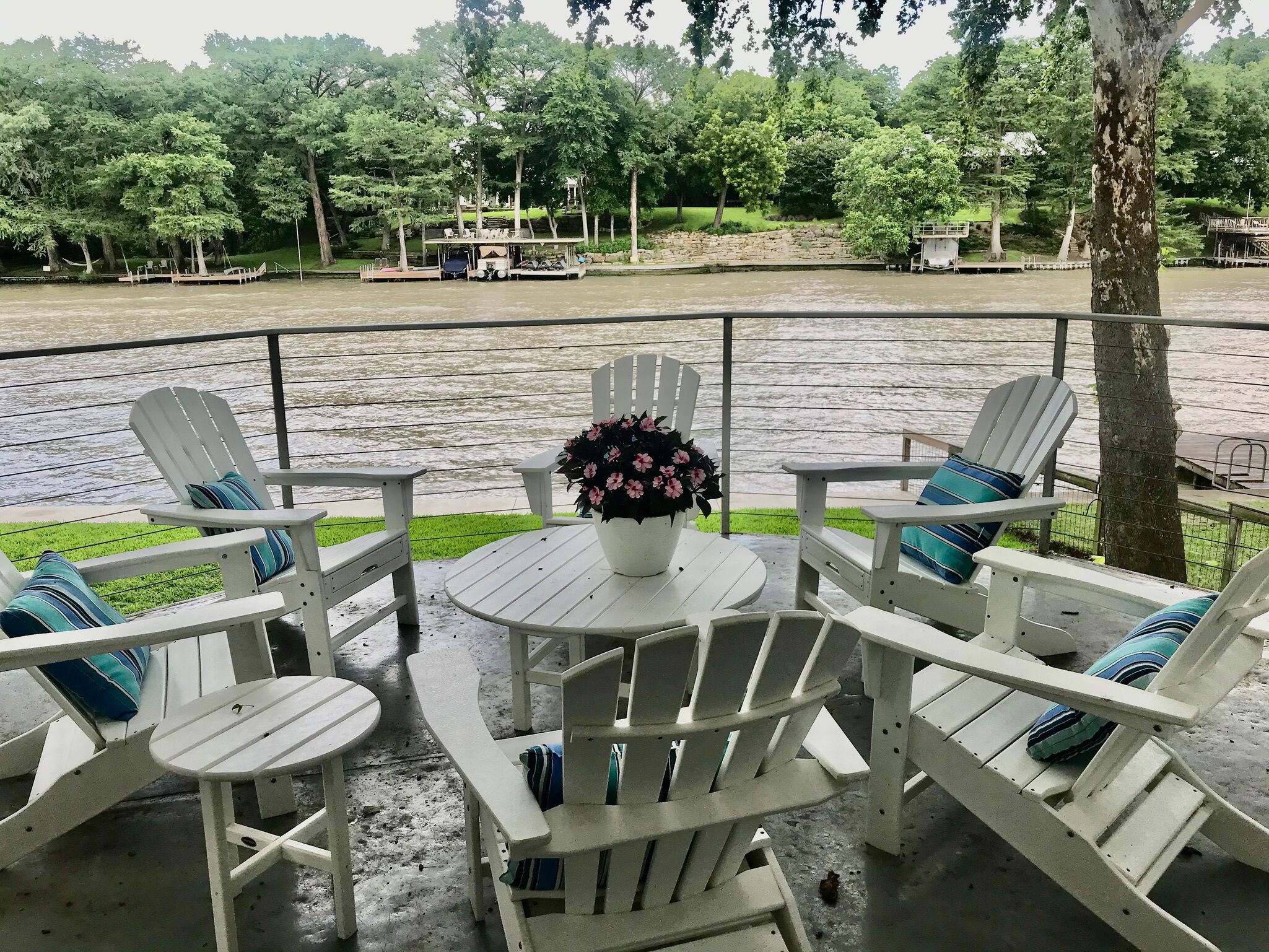 Stay on Lake Mcqueeney for The Bandit Golf Getaway or New Braunfels Tubing!