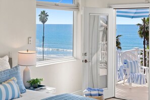 5 habitaciones, escritorio y tabla de planchar con plancha 