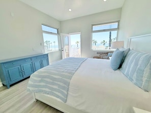 5 bedrooms, desk, iron/ironing board, travel cot