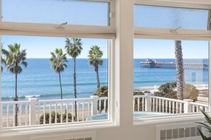 Property grounds - #1 Location, Spacious Beach House, Steps to Fun (Oceanside)