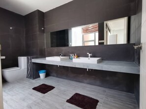 Exclusive Villa | Bathroom