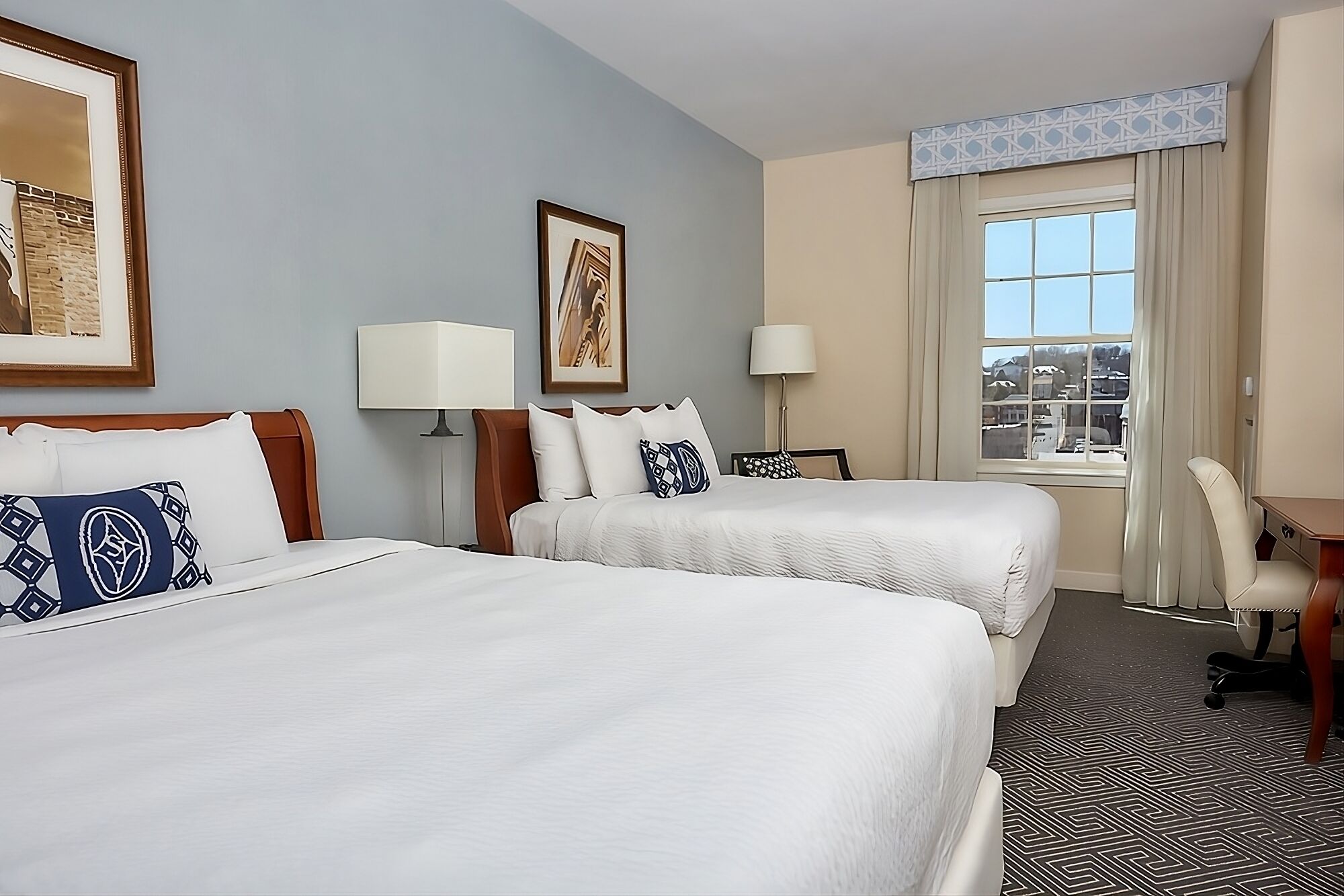 2 Relaxing Staunton Room w/ Calming Pool Area | Right in the Heart of The City