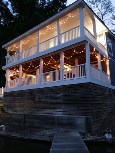 What a view of our beautiful Lake Jordan. This cabin is sure to charm you . 