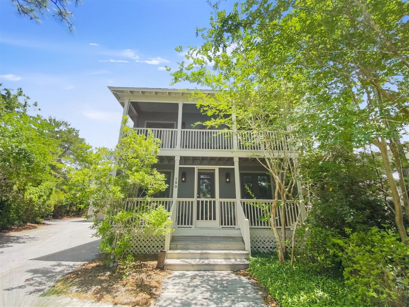 Heart of Seagrove, Pools, Tennis Courts, Bikes and Golf cart! `Seas the Day`