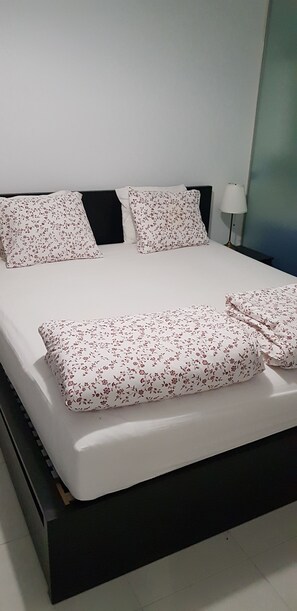 3 soverom, strykejern/-brett, wi-fi og sengetøy