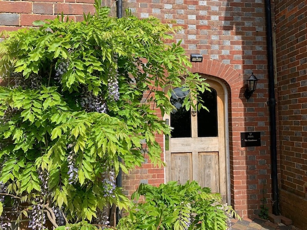 Exterior detail - The Farmhouse - Sleeps 12 with Private Grounds (Hailsham)